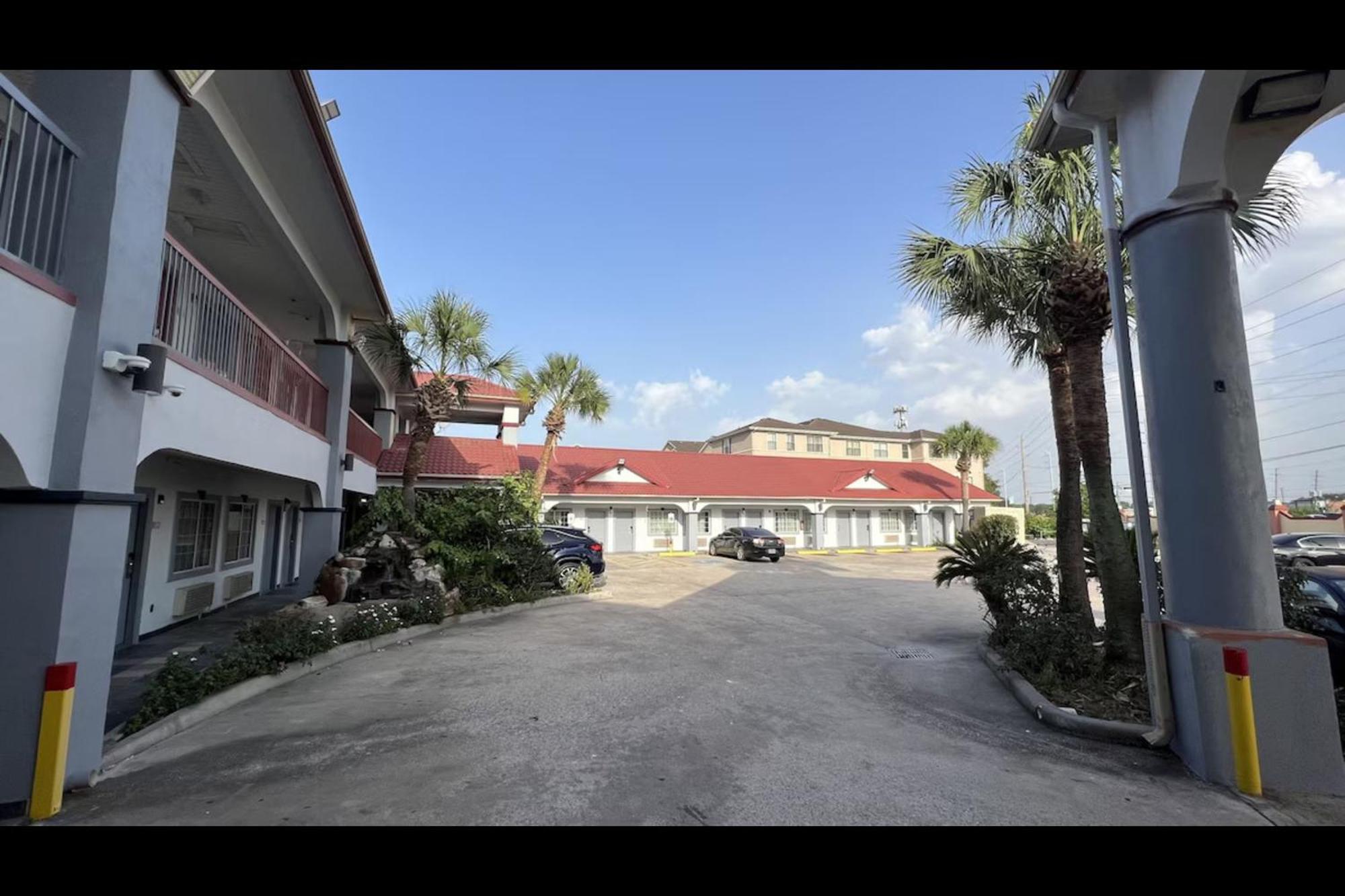 Kiwi Inn Willowbrook Hwy249 Houston Exterior photo